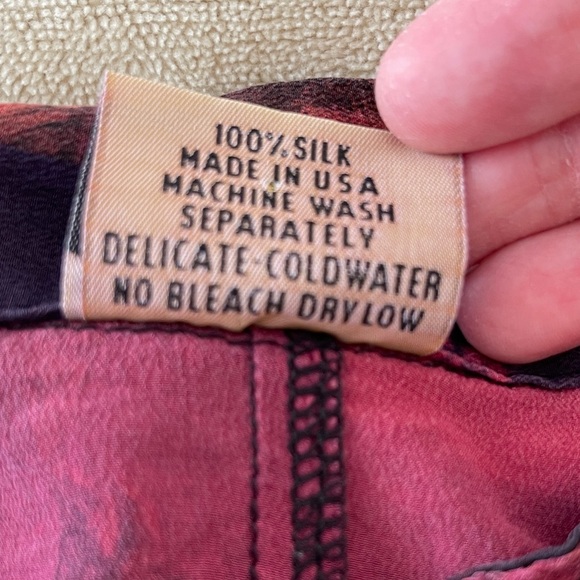 URU women’s 100% Silk Top. Button down. - Picture 6 of 7